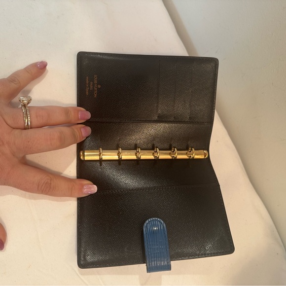 Louis Vuitton Vibrant Blue Epi Agenda - Picture 9 of 11